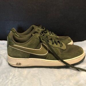 MEN/WOMAN SIZE 7 US!